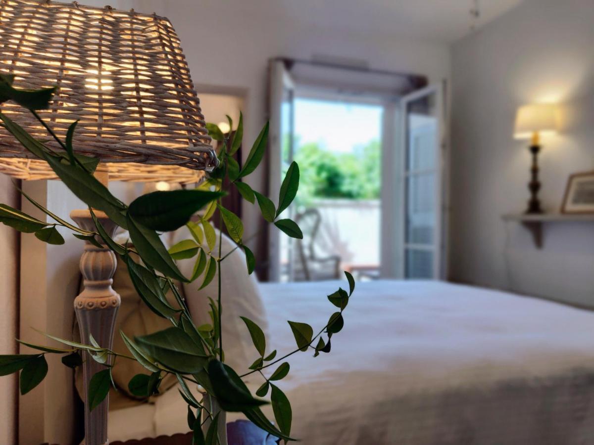 Il Cortiletto - Suites & Apartments ปิสโตยา ภายนอก รูปภาพ