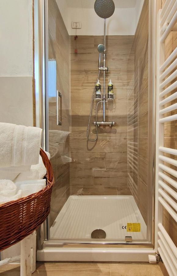 Il Cortiletto - Suites & Apartments ปิสโตยา ภายนอก รูปภาพ