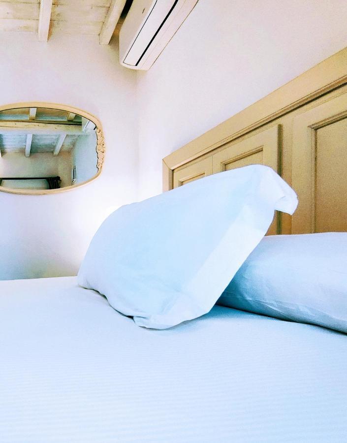Il Cortiletto - Suites & Apartments ปิสโตยา ภายนอก รูปภาพ