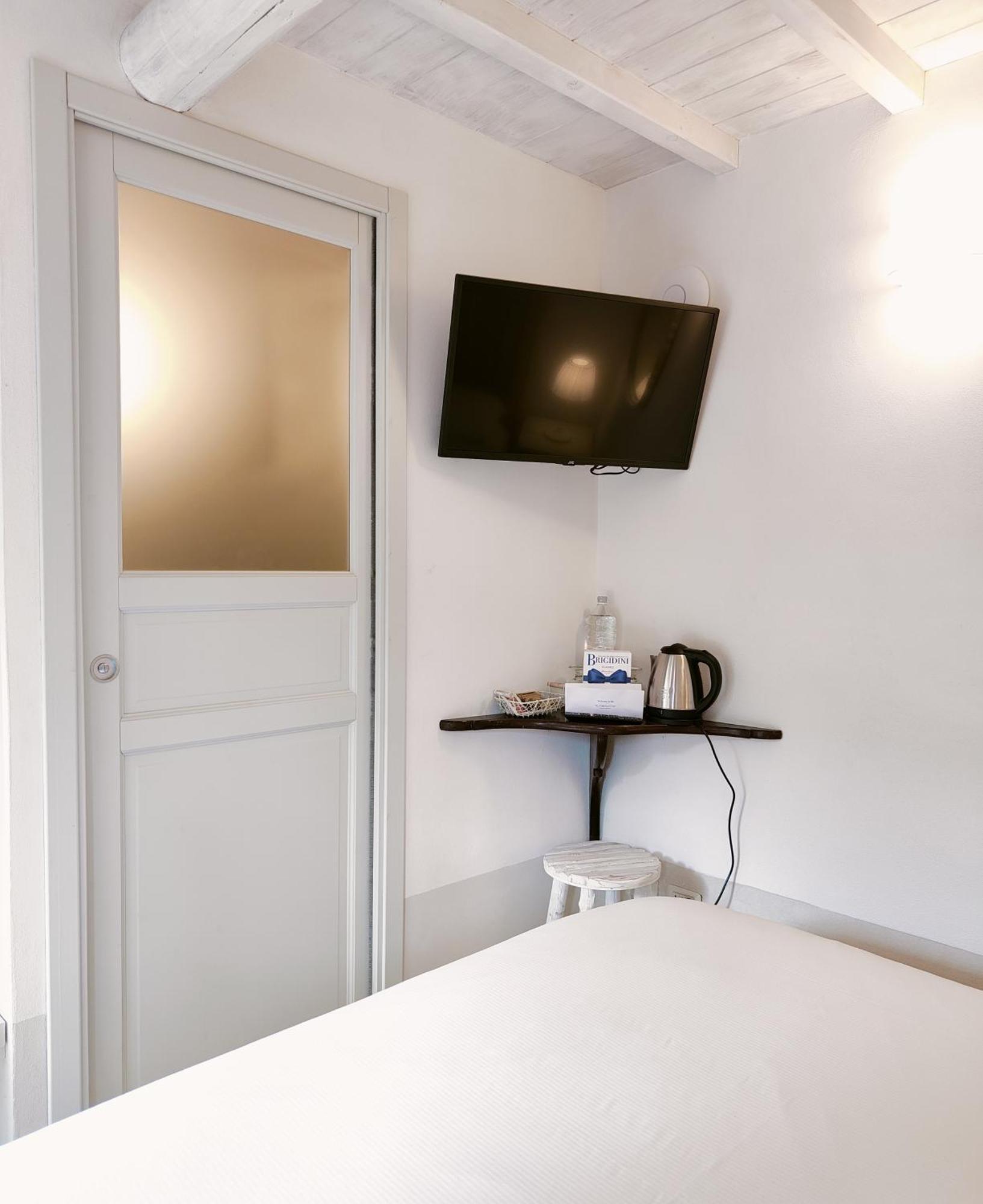 Il Cortiletto - Suites & Apartments ปิสโตยา ภายนอก รูปภาพ